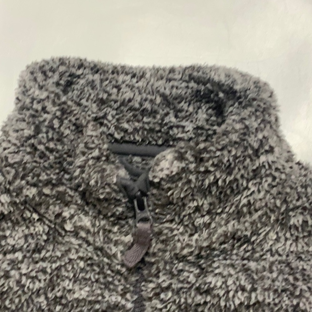 Uniqlo Kids Fluffy Yarn fleece zip sweater, size 5-6